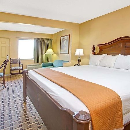 Travelodge Suites By Wyndham Kissimmee Orange Exterior photo