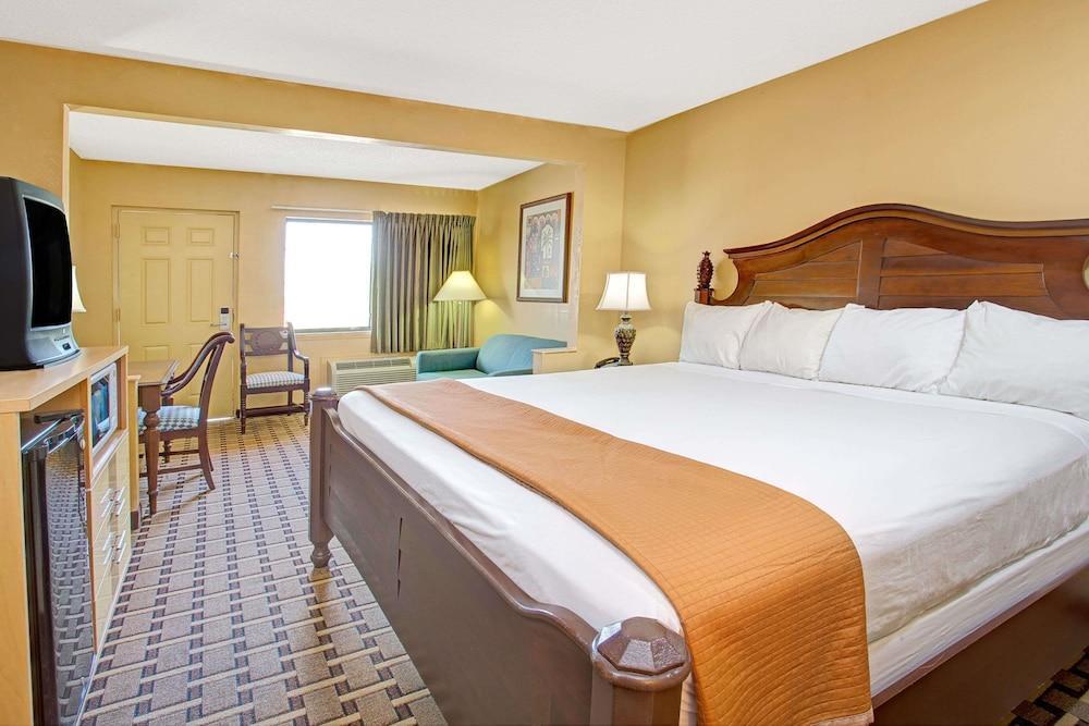 Travelodge Suites By Wyndham Kissimmee Orange Exterior photo